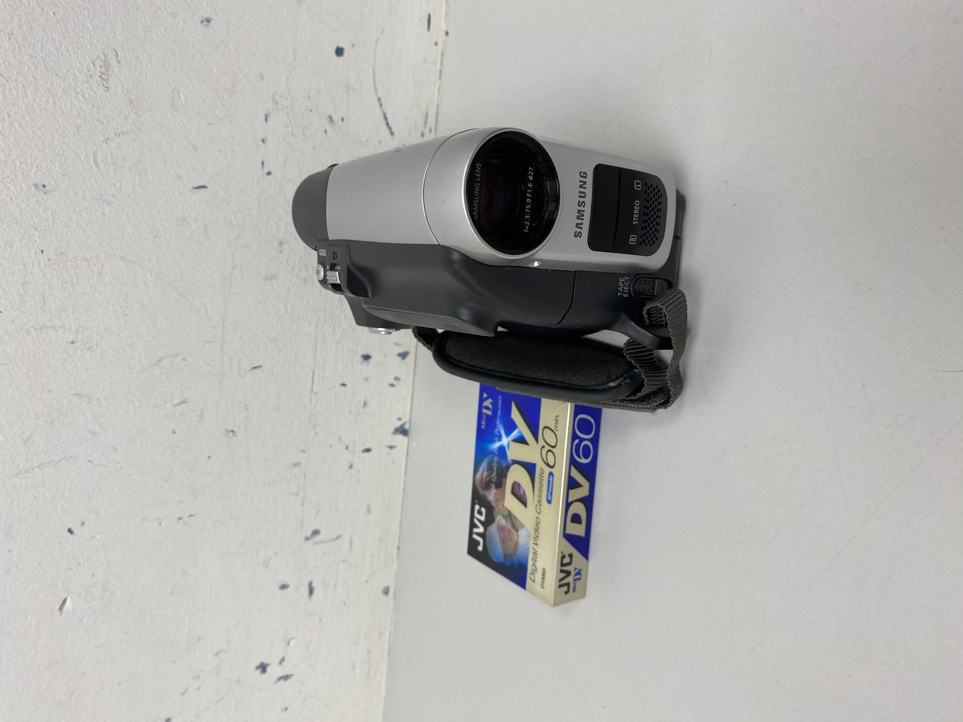 Product photo for Samsung VP-D362 Digital Video Camera Camcorder NO CHARGER