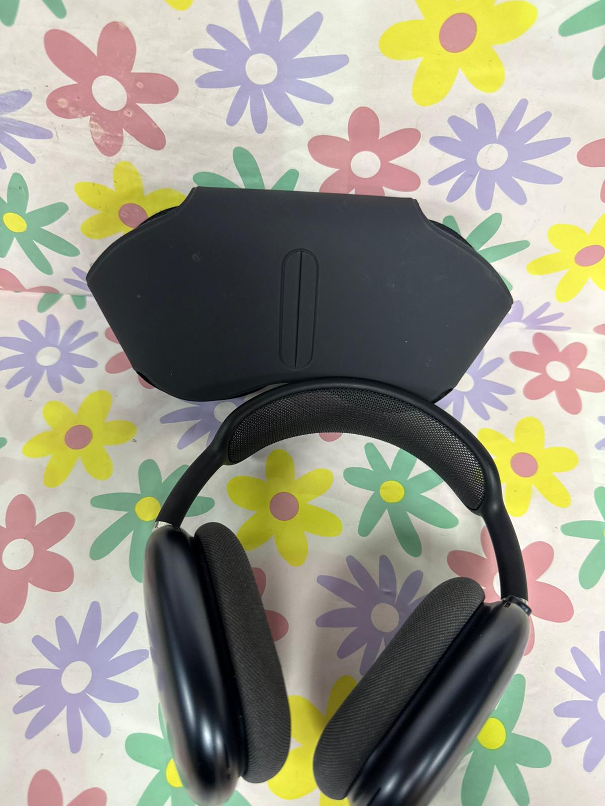 Product photo for AIRPODS MAX HEADPHONES WITH CARRY CASE