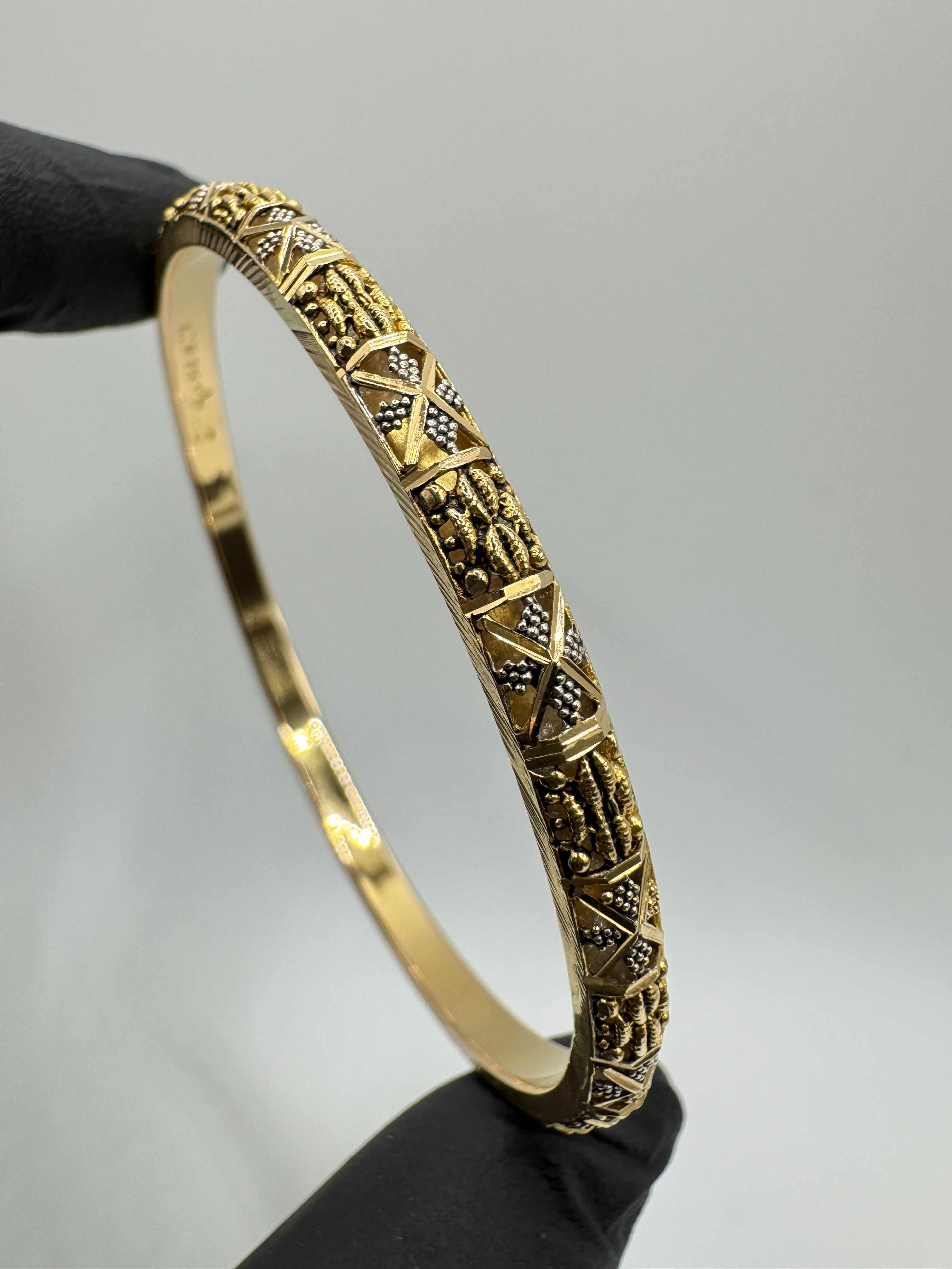 Product photo for 21ct Patterned Bangle