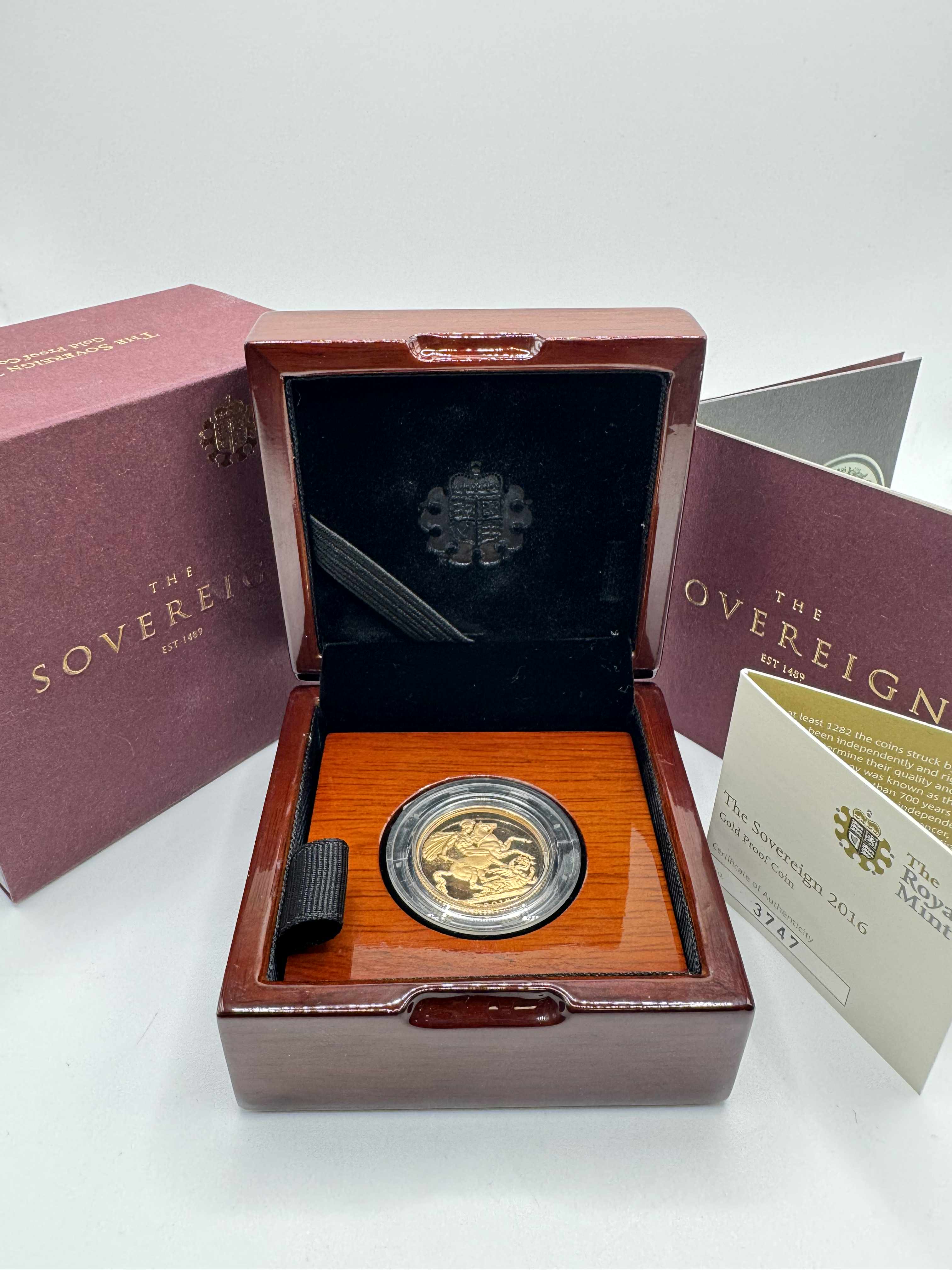 Product photo for 22ct 2016 Full Sovereign Boxed