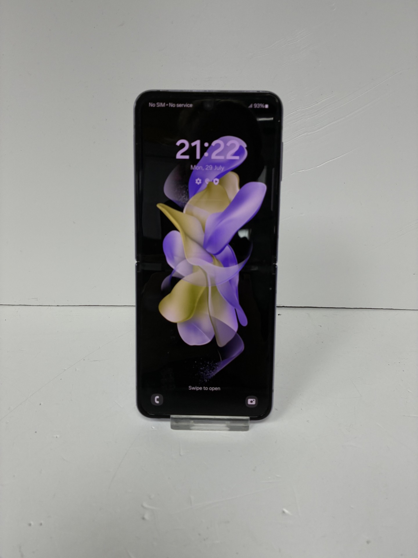 Product photo for samsung galaxy z flip 4 128gb purple unlocked unboxed