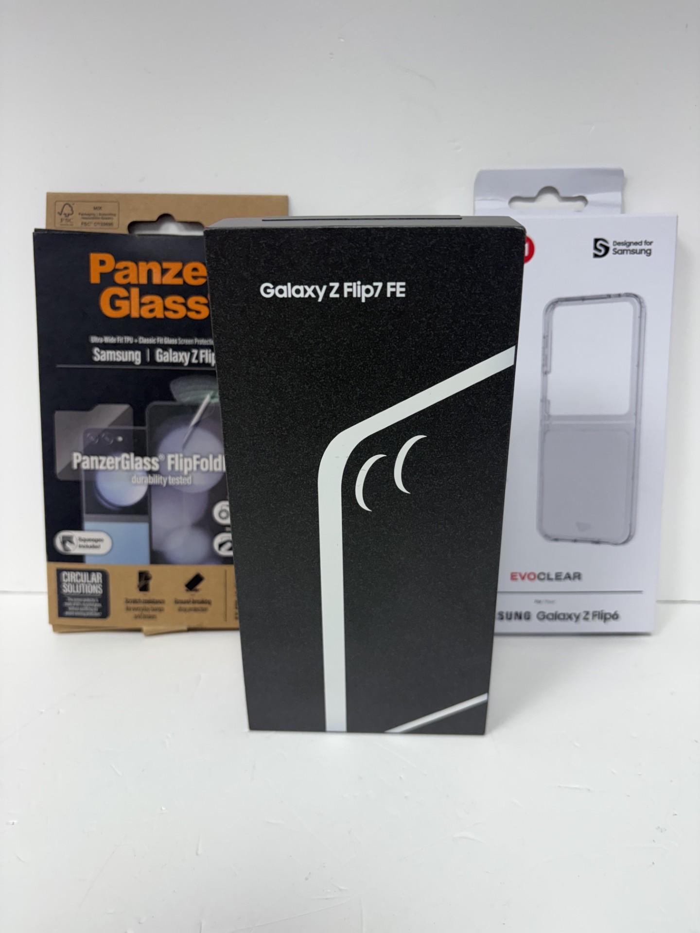 Product photo for SAMSUNG GALAXY Z FLIP 7 FE BLACK 26GB UNLOCKED BOXED