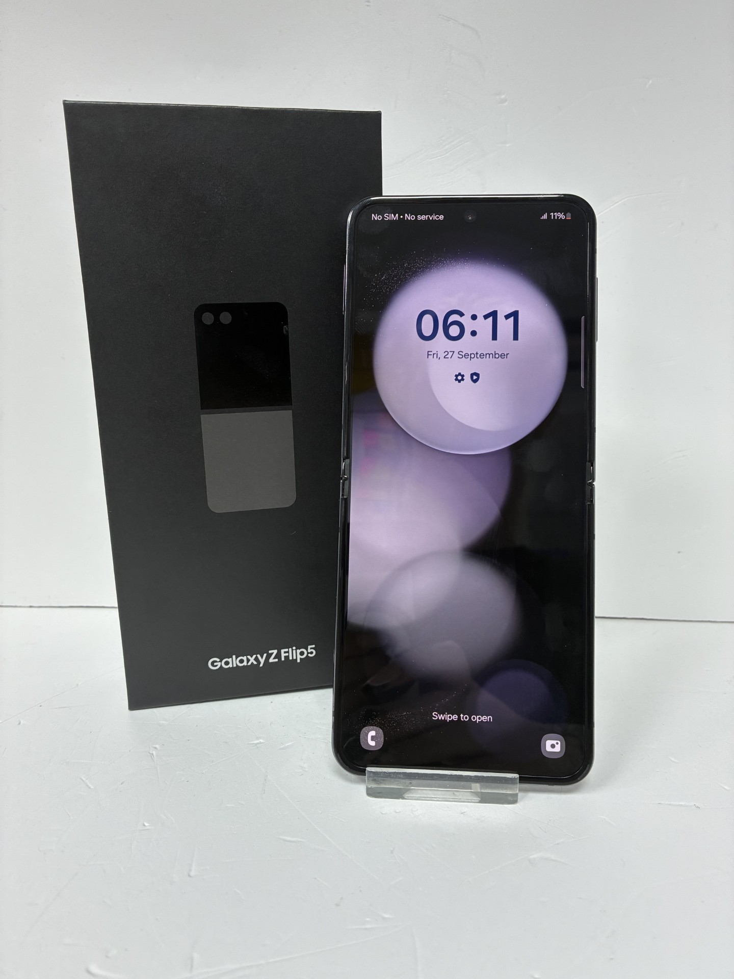 Product photo for samsung galaxy z flip 5 512gb unlocked boxed