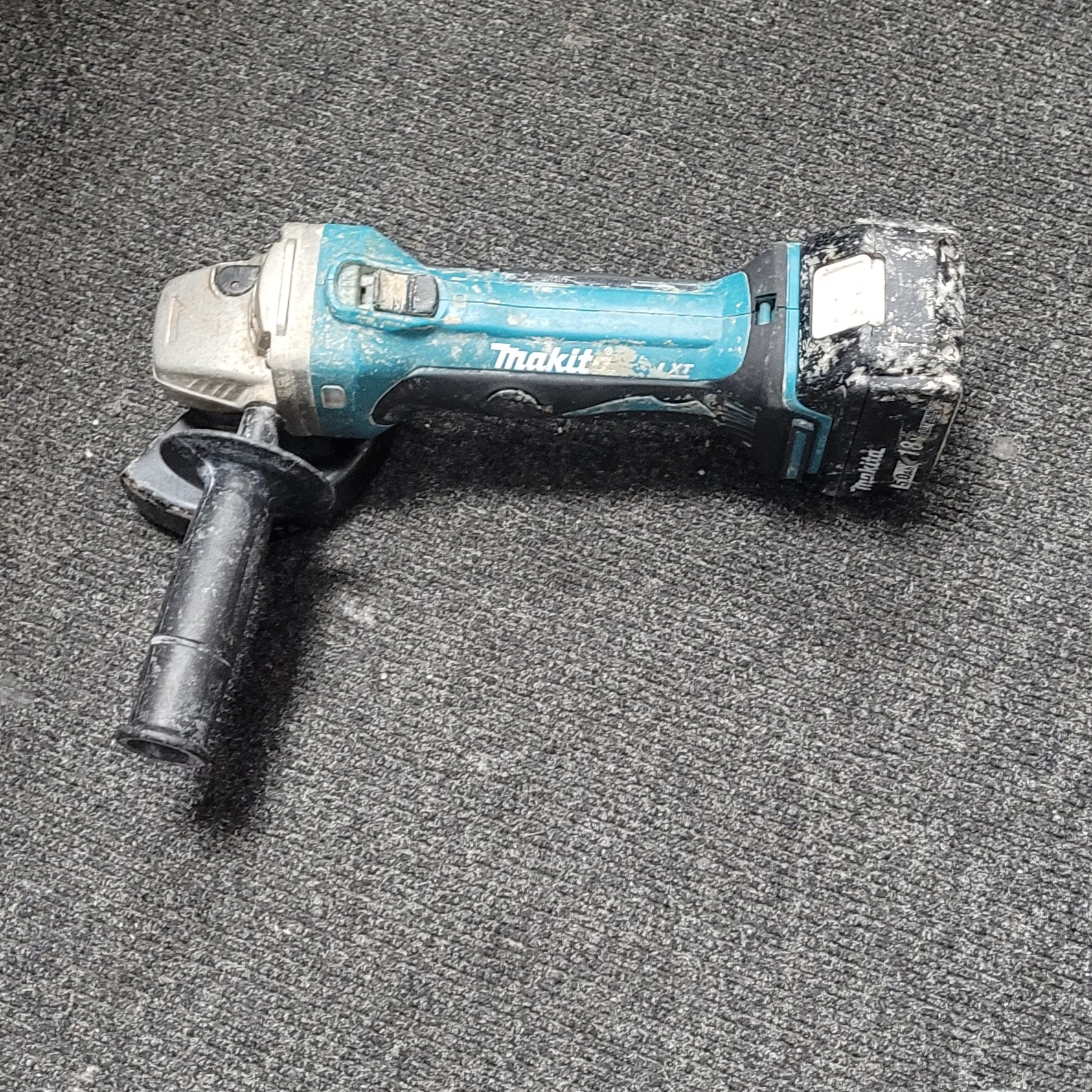 Product photo for Makita  Makita DGA452 angle grinder with battery