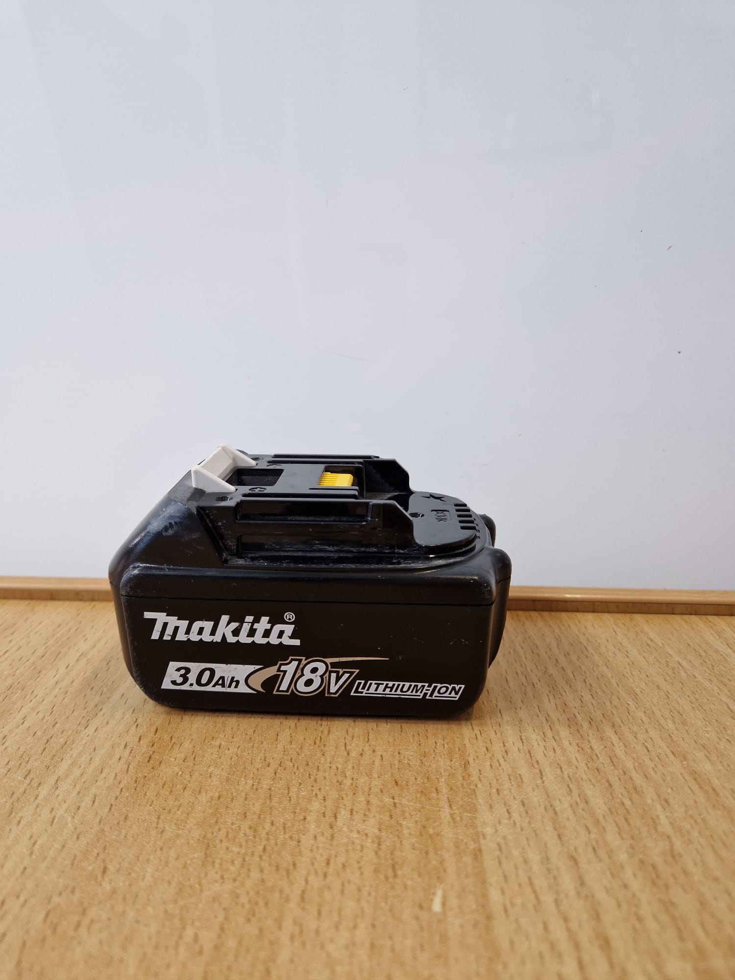 Product photo for Makita  Makita BL1830B 18V 3.0Ah Battery Unboxed - 12 Month Warranty