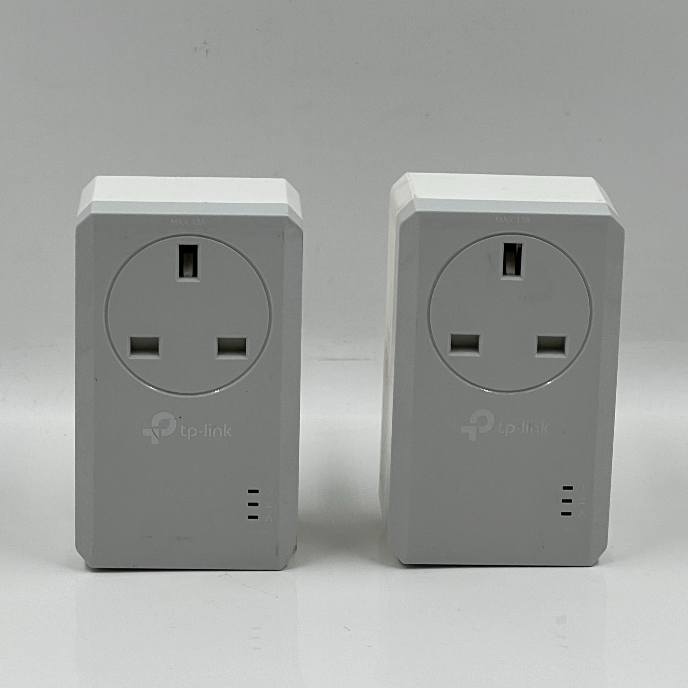 Product photo for TP-LINK AV600 PASSTHROUGH POWERLINE ADAPTER STARTER KIT