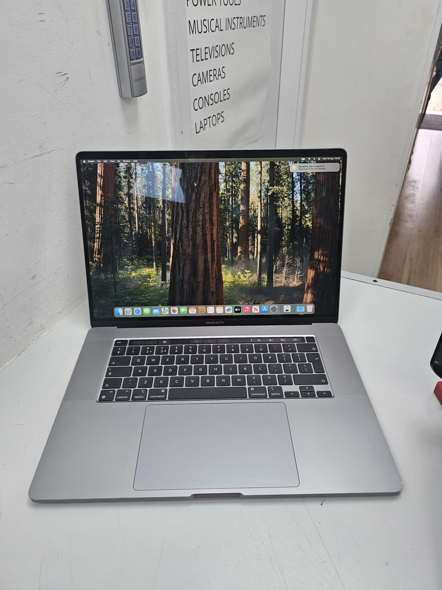 Product photo for MacBook Pro 16