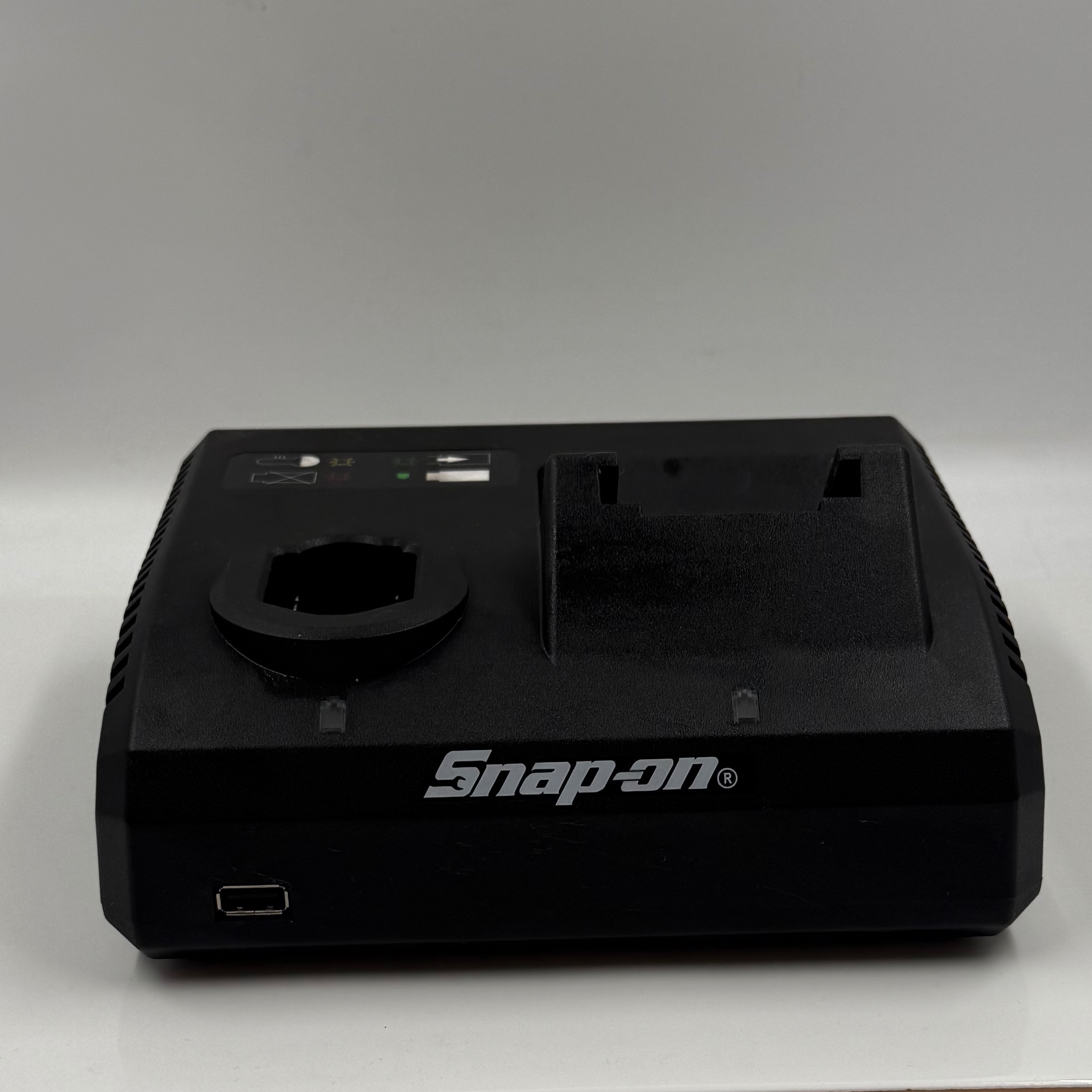 Product photo for SNAP-ON CTC131A 14.4V & 18V LITHIUM DUAL BATTERY CHARGER WITH POWER LEAD