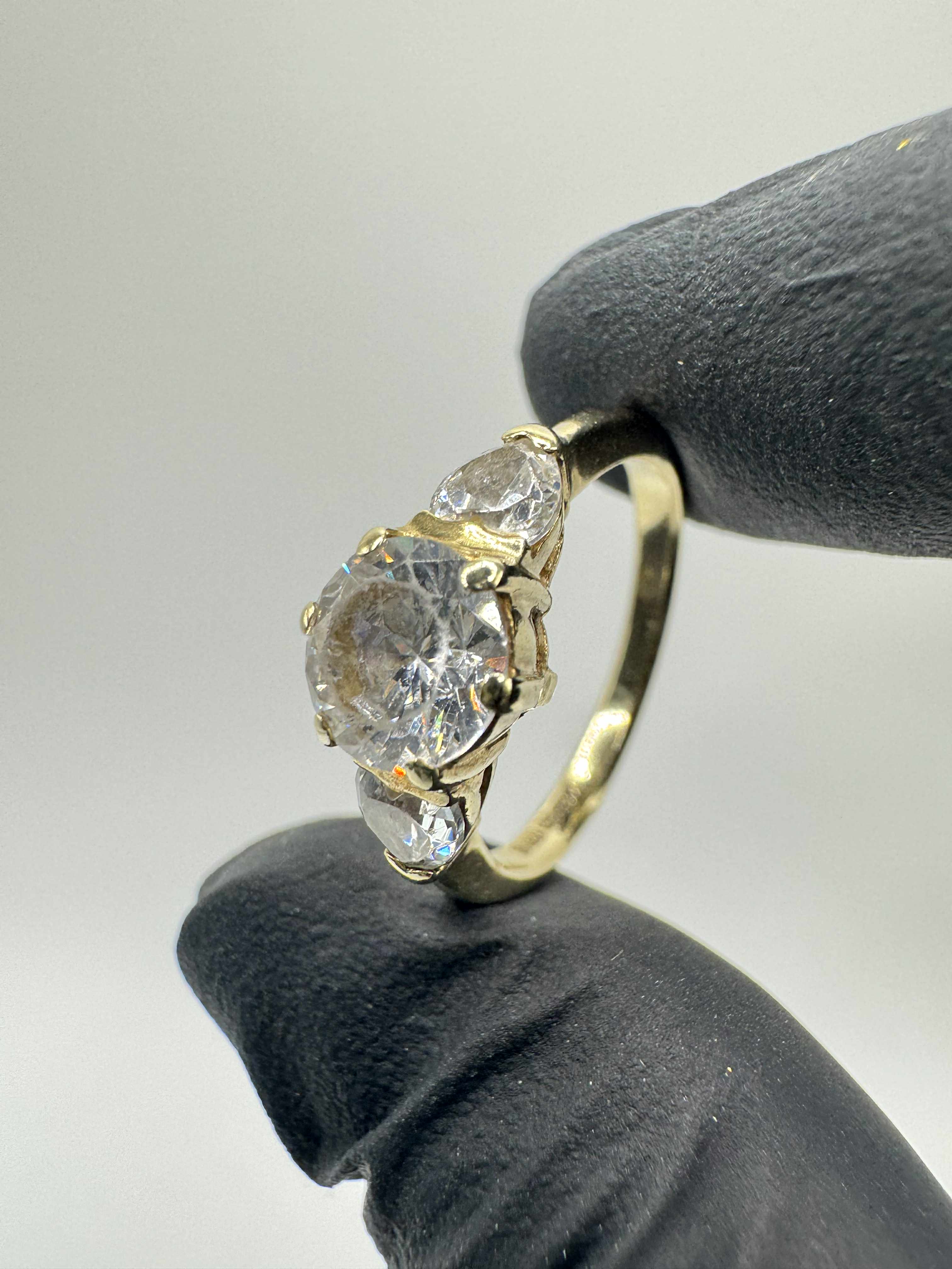 Product photo for 9ct Trio CZ Ring