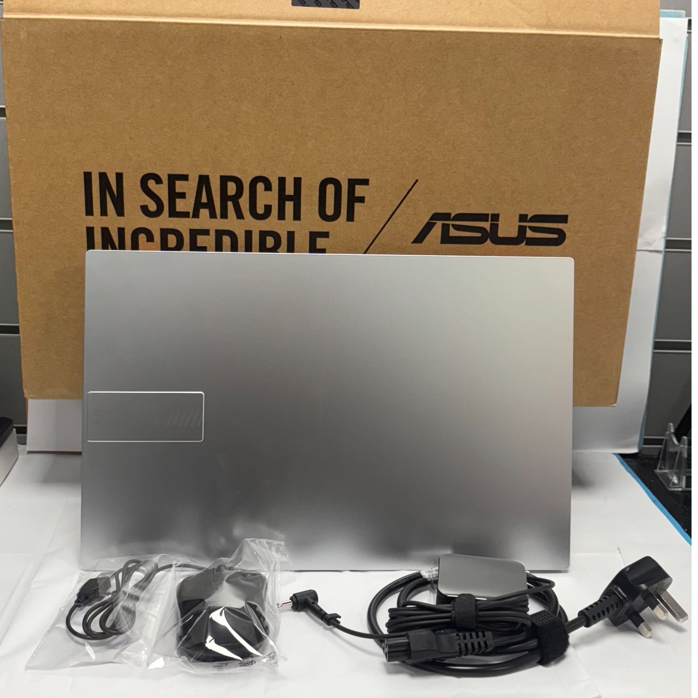 Product photo for Asus Vivobook Go 15 - Boxed