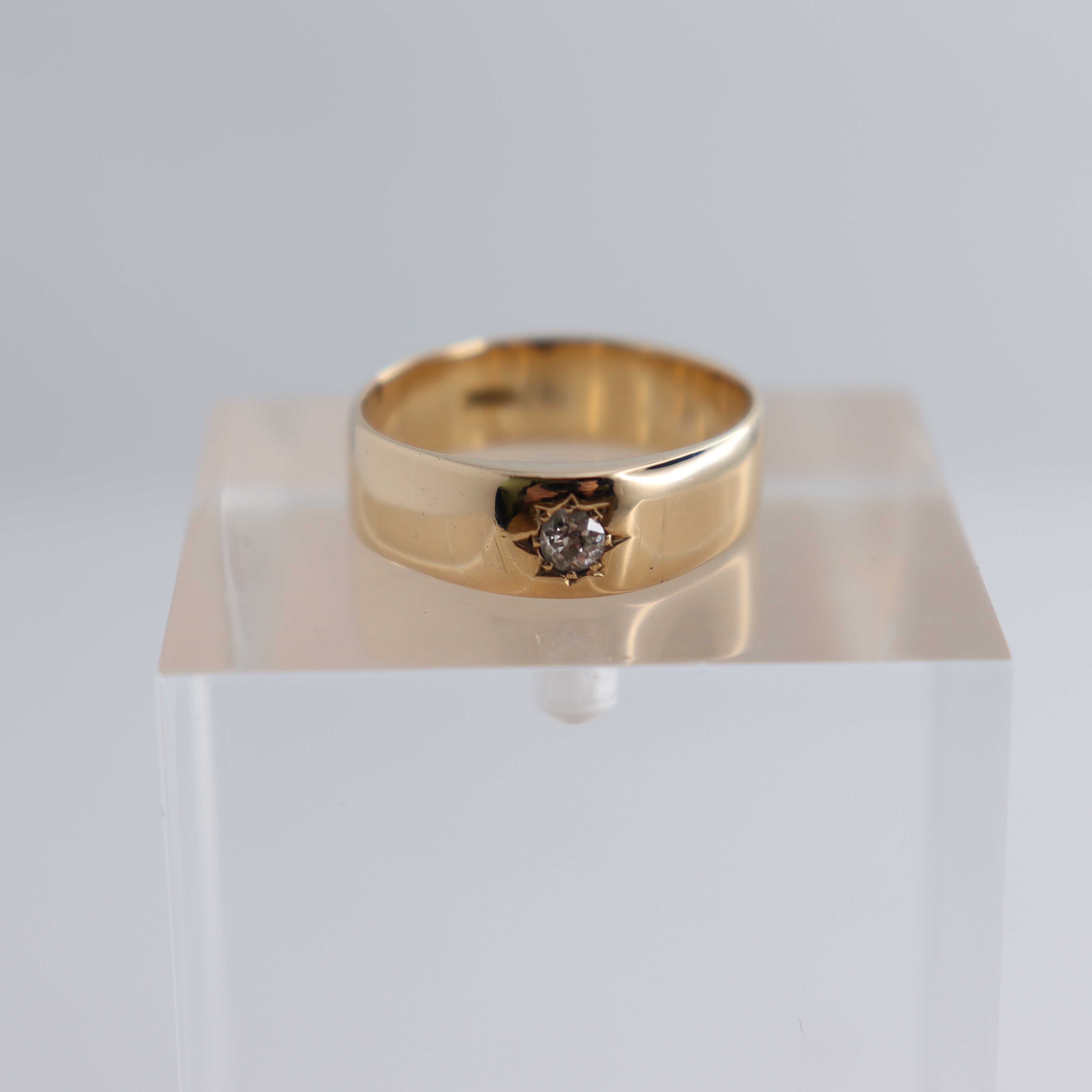 Product photo for Hallmarked 18ct Diamond star-set Ring