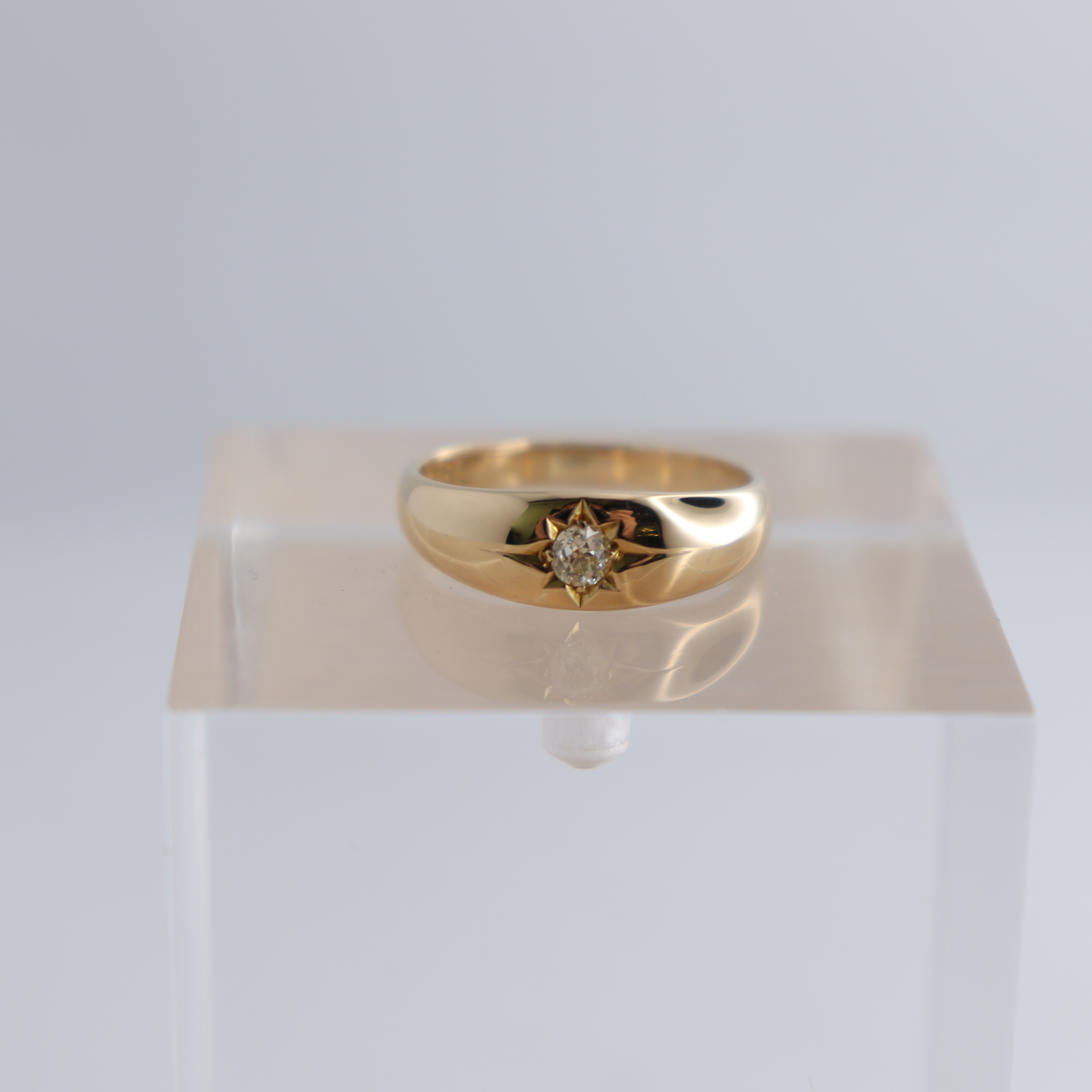 Product photo for Hallmarked 18ct Gold Old Cut Diamond Star Set Signet Ring