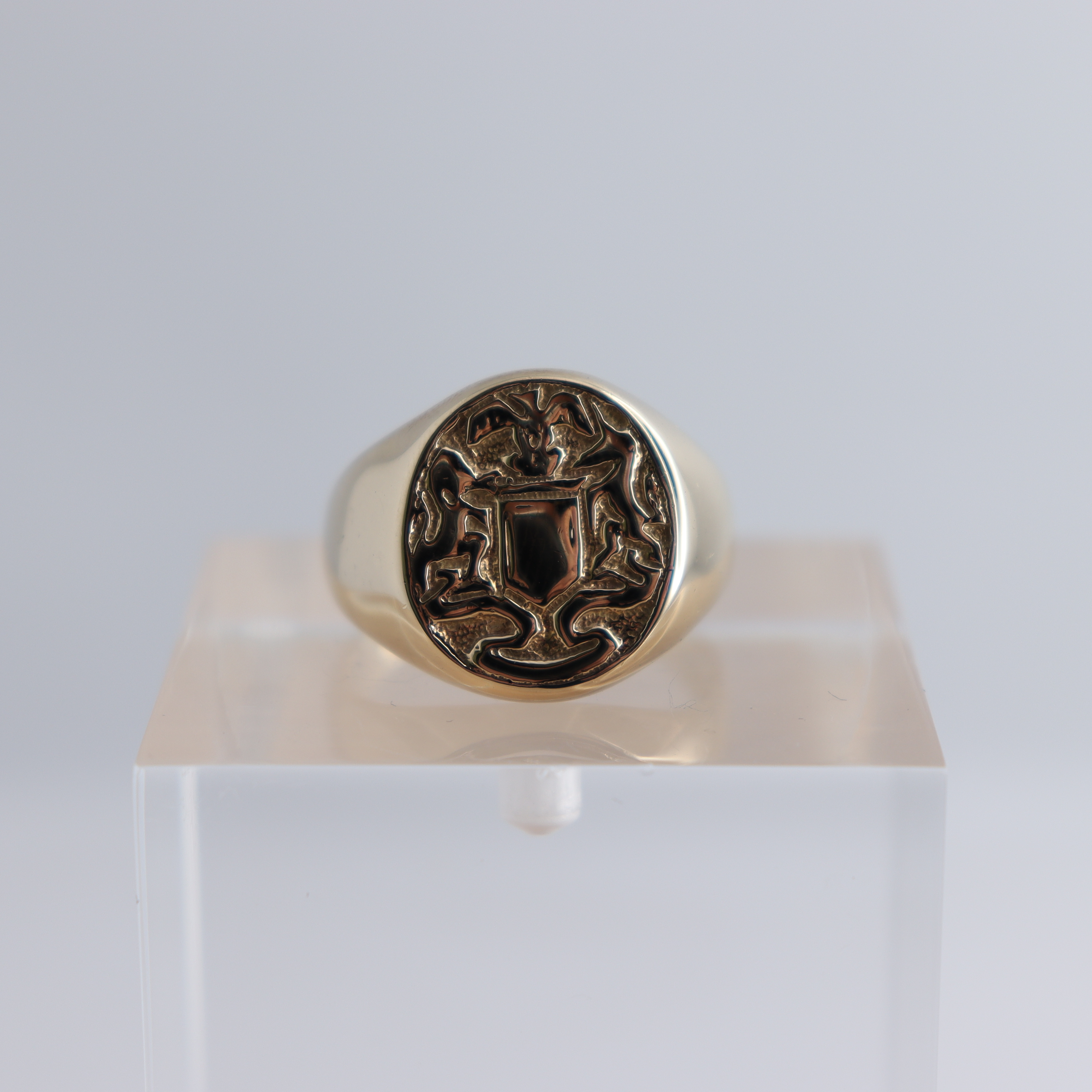 Product photo for Hallmarked 9ct Gold Oval Signet with crest