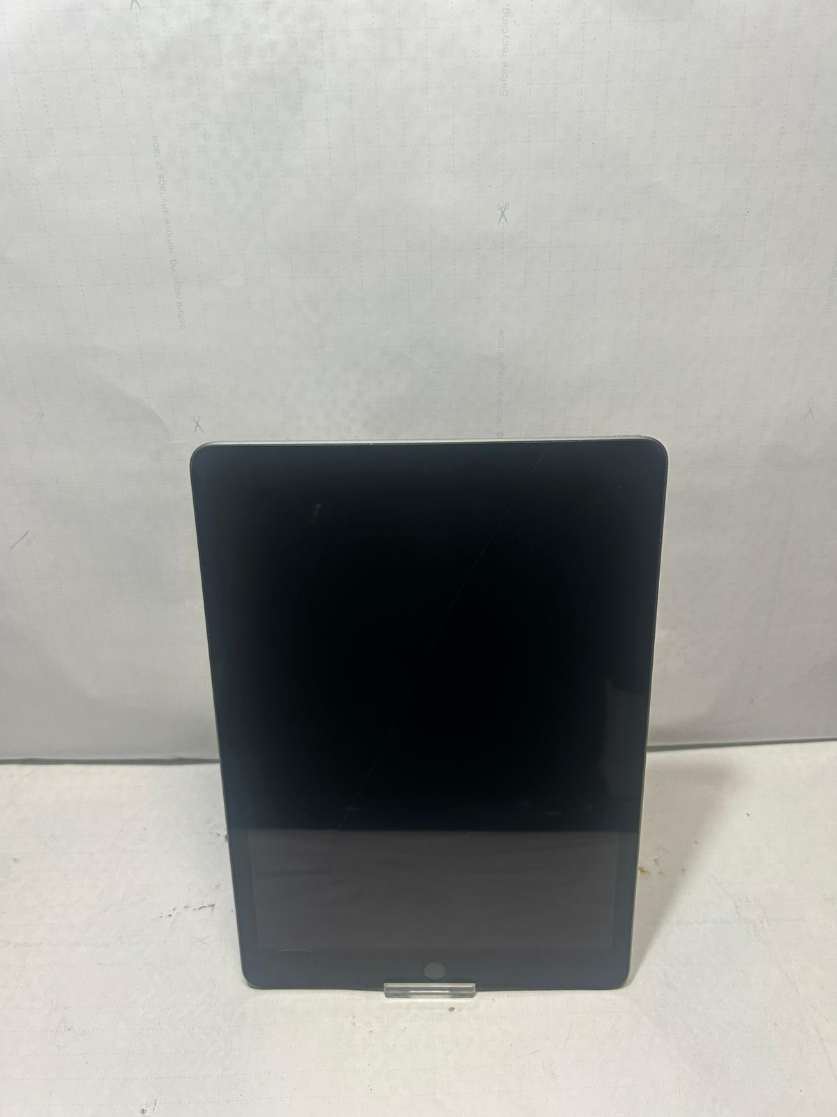 Product photo for iPad 9th Gen - 256GB Grey *CRACKED SCREEN*