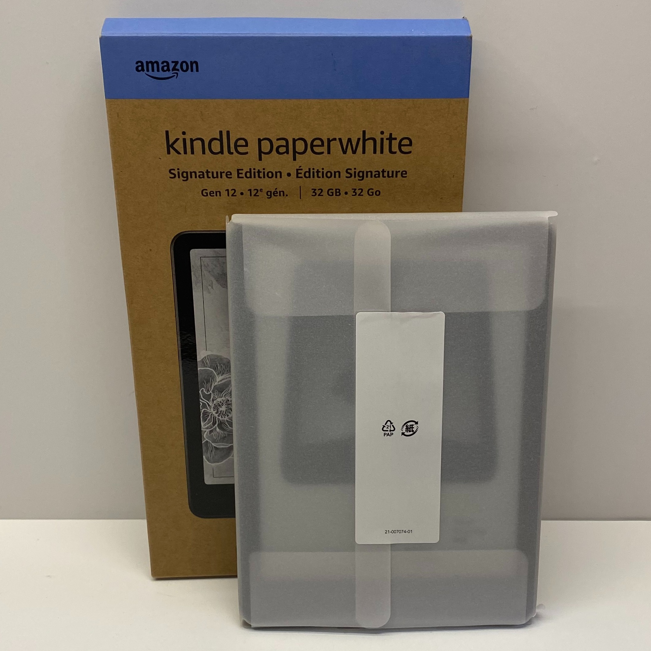 Product photo for Amazon Kindle Paperwhite 12th Generation 32GB in Metallic Black Boxed Unused