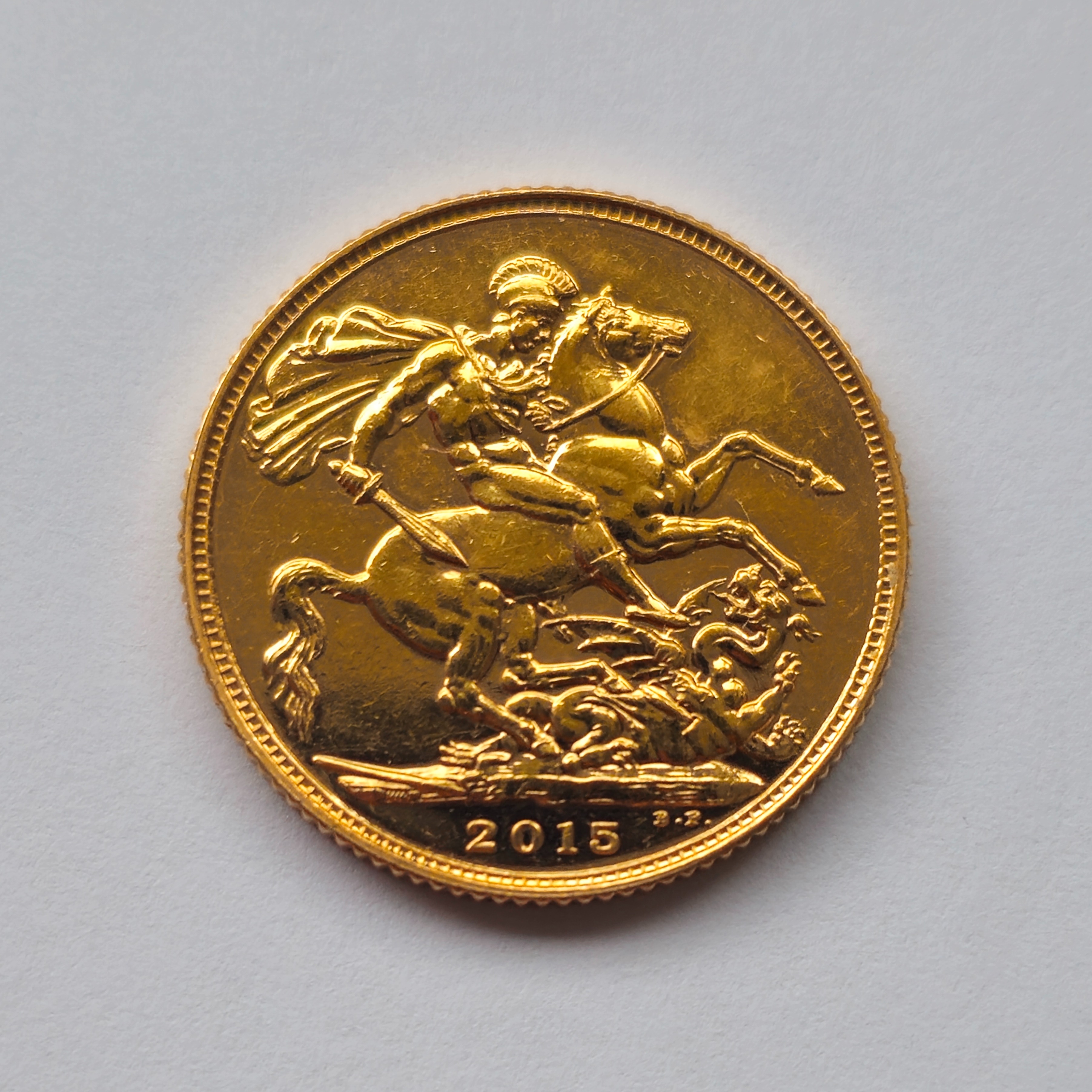 Product photo for 22ct Gold 2015 Queen Elizabeth II and St George & The Dragon Full Sovereign