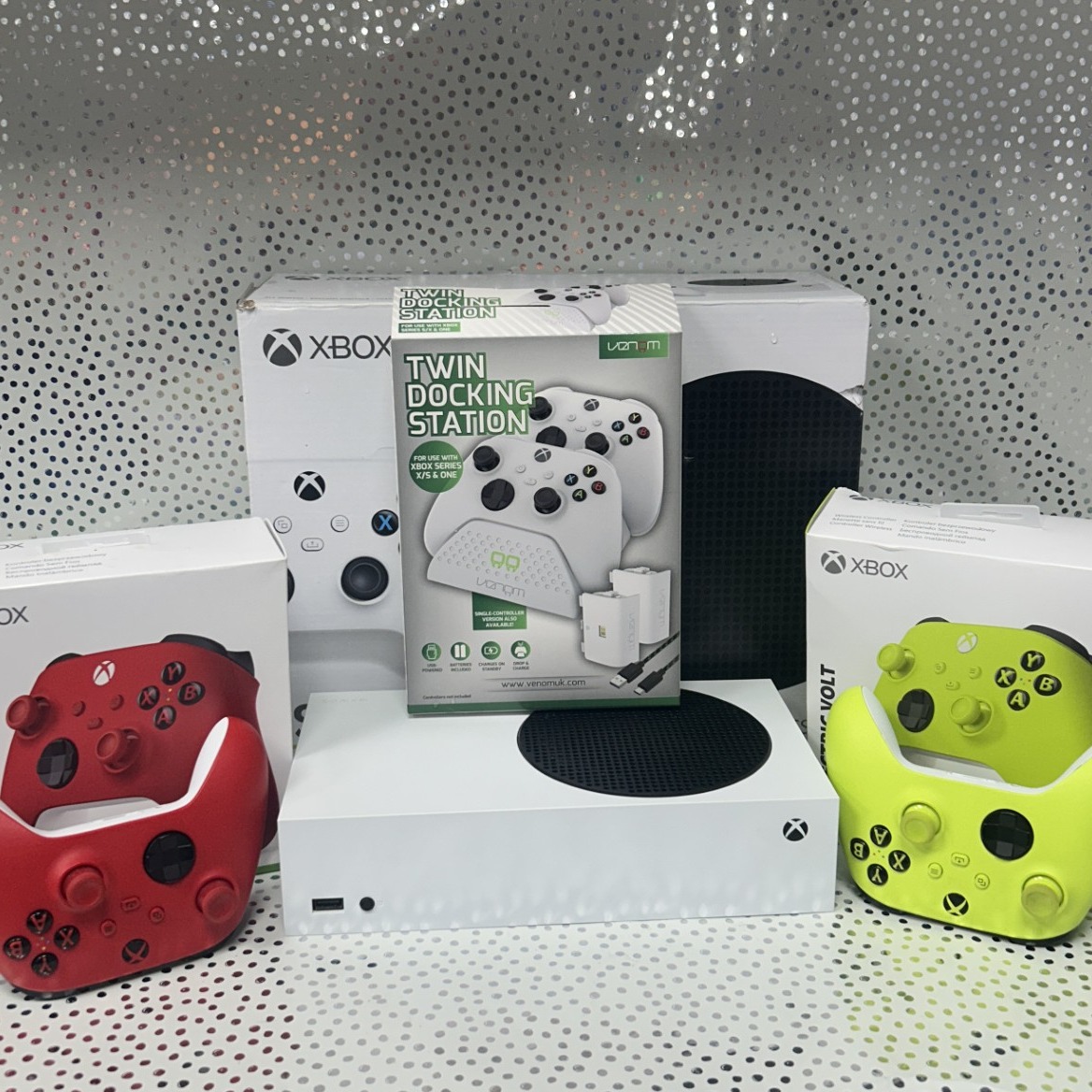 Product photo for MICROSOFT  XBOX BUNDLE SERIES S 512GB WHITE CONTROLLERS DOCKING STATION BOXED
