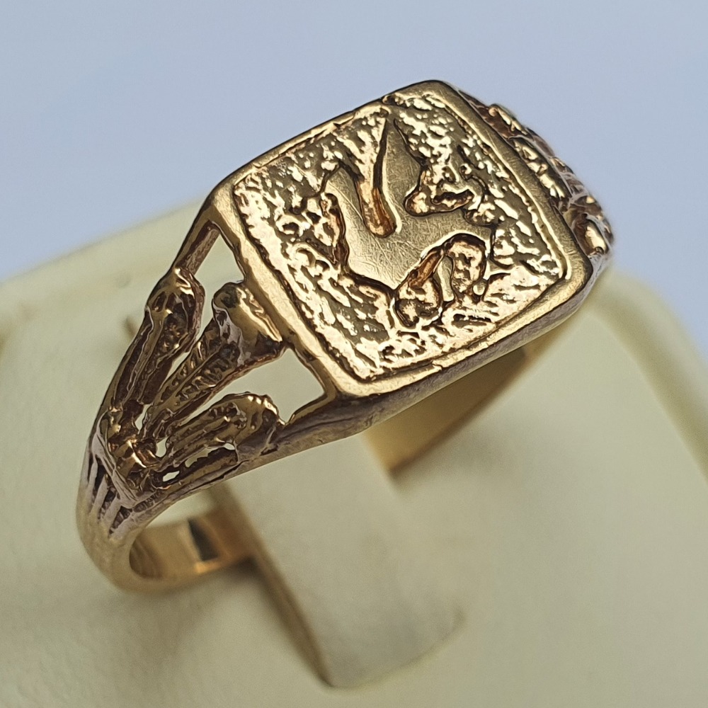 9ct Yellow Gold Welsh Dragon Signet Ring Size S-S1/2 - Own4Less
