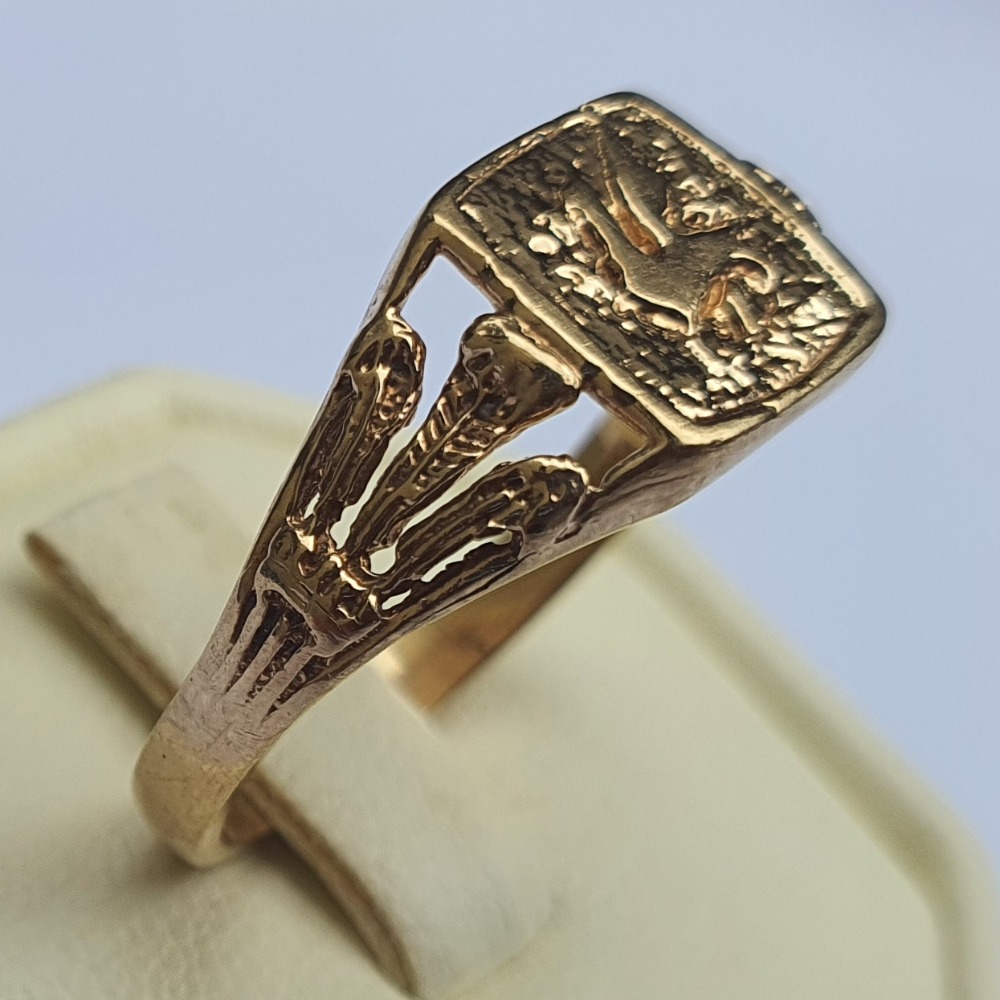 9ct Yellow Gold Welsh Dragon Signet Ring Size S-S1/2 - Own4Less